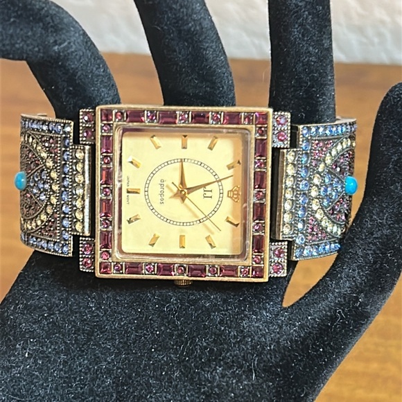 Jules Jurgensen Brass Tone Ladies Rhinestone Jeweled Bracelet Watch NEW BATTERY - Picture 3 of 17